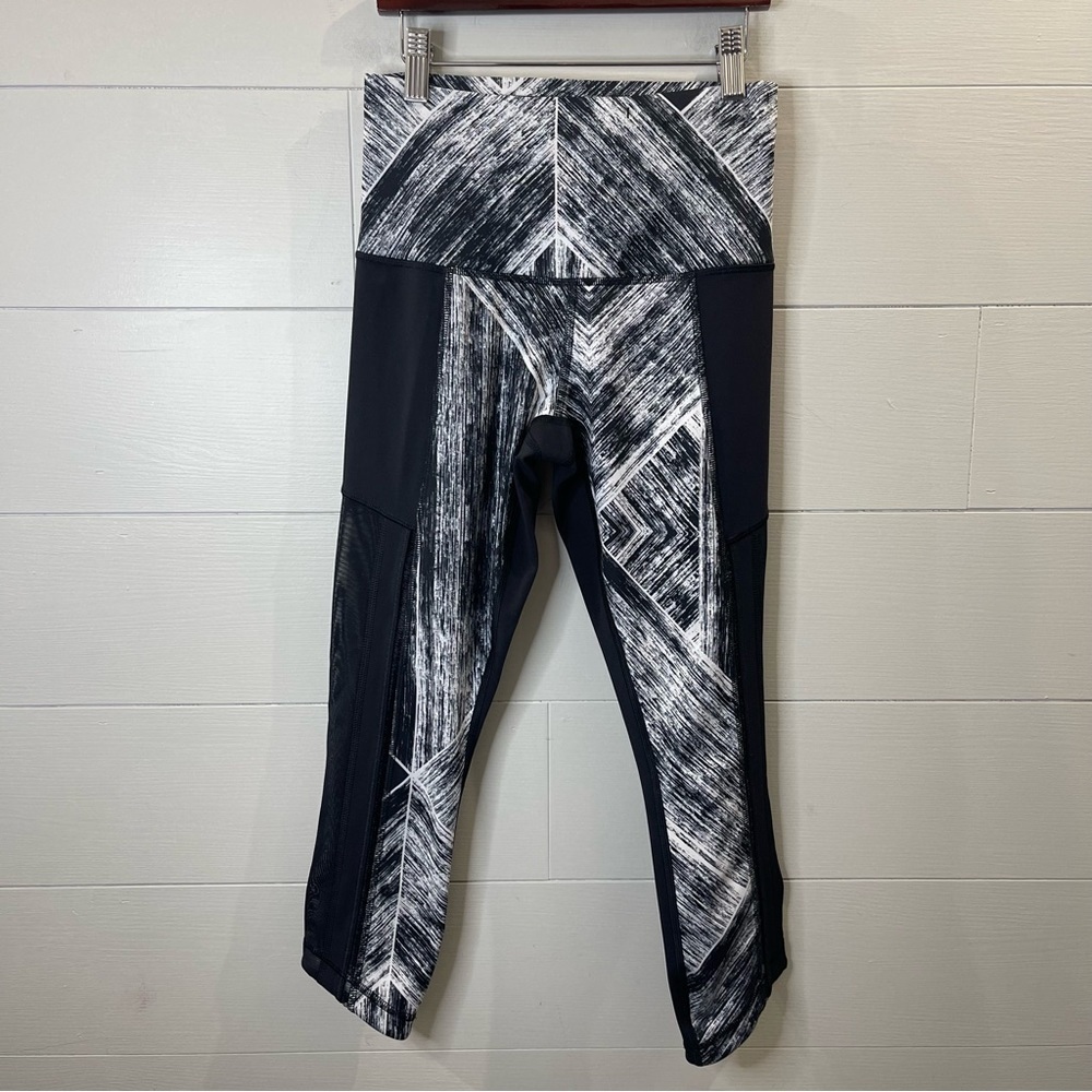 Lululemon | Hot to Street Crop Pant Capri Black White Heat Wave Mesh Size 4